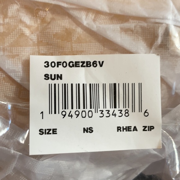 Rhea Medium Pebbled Back Retail Value $298 - Picture 5 of 6